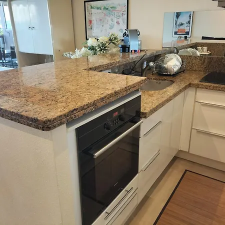 Center Bay Apartment *